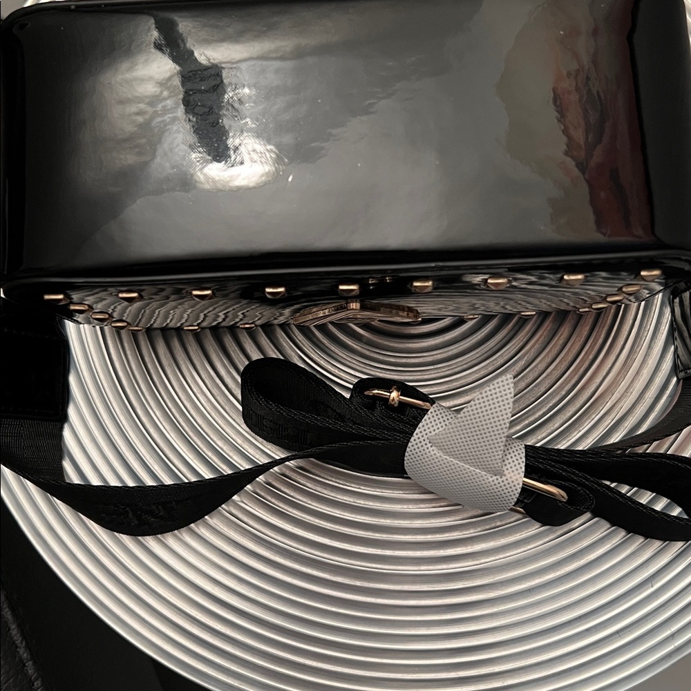 VALENTINO ORLANDI NWT BLACK PATENT CAMERA CROSSBODY BAG WITH GUITAR STRAP - Picture 7 of 12